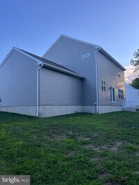 Building Photo - 178 N Regulator Dr