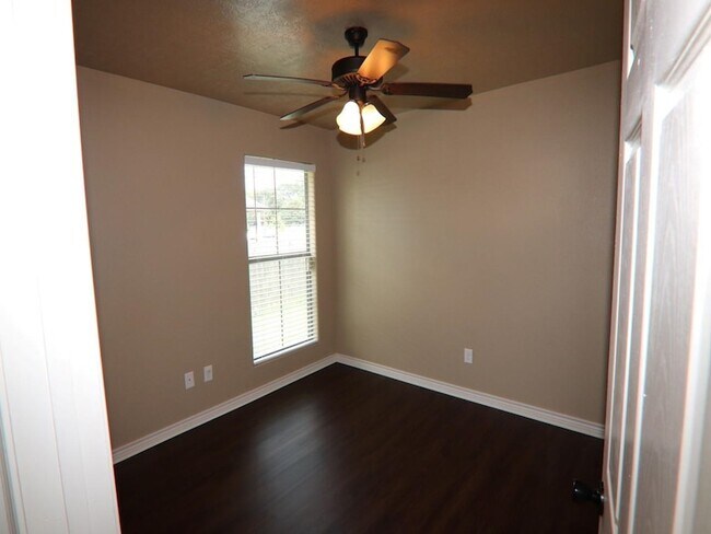 Building Photo - 826 S Village Creek Pkwy
