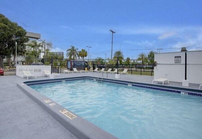 Building Photo - 16450 NW 2nd Ave