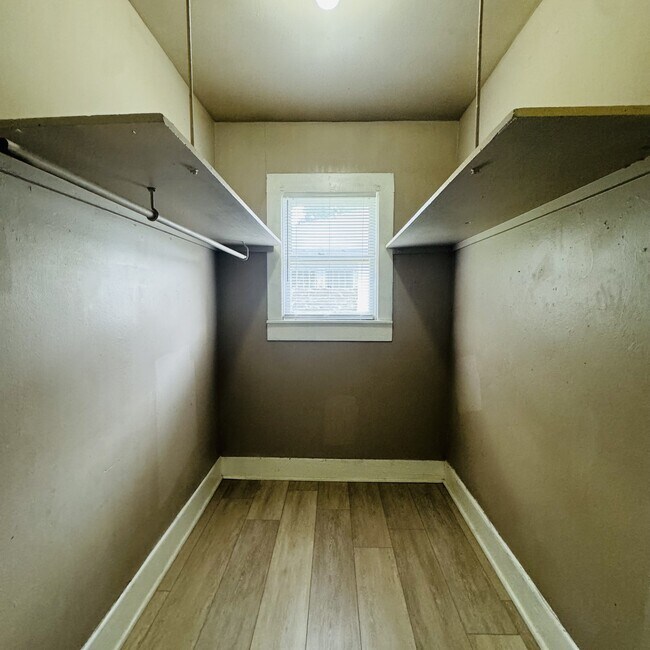 Building Photo - 1311 Dequeen Blvd
