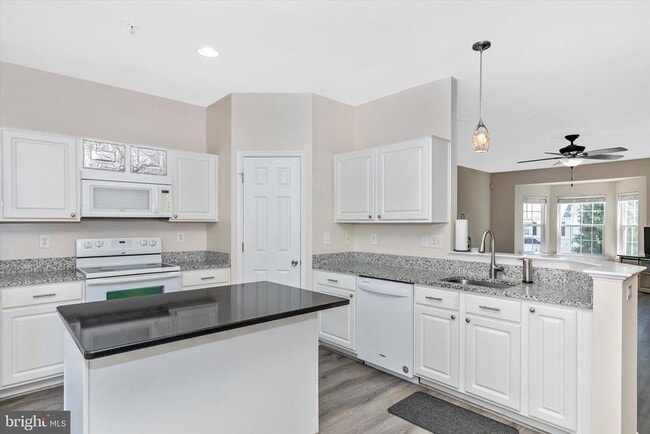 Building Photo - 1742 Trestle St