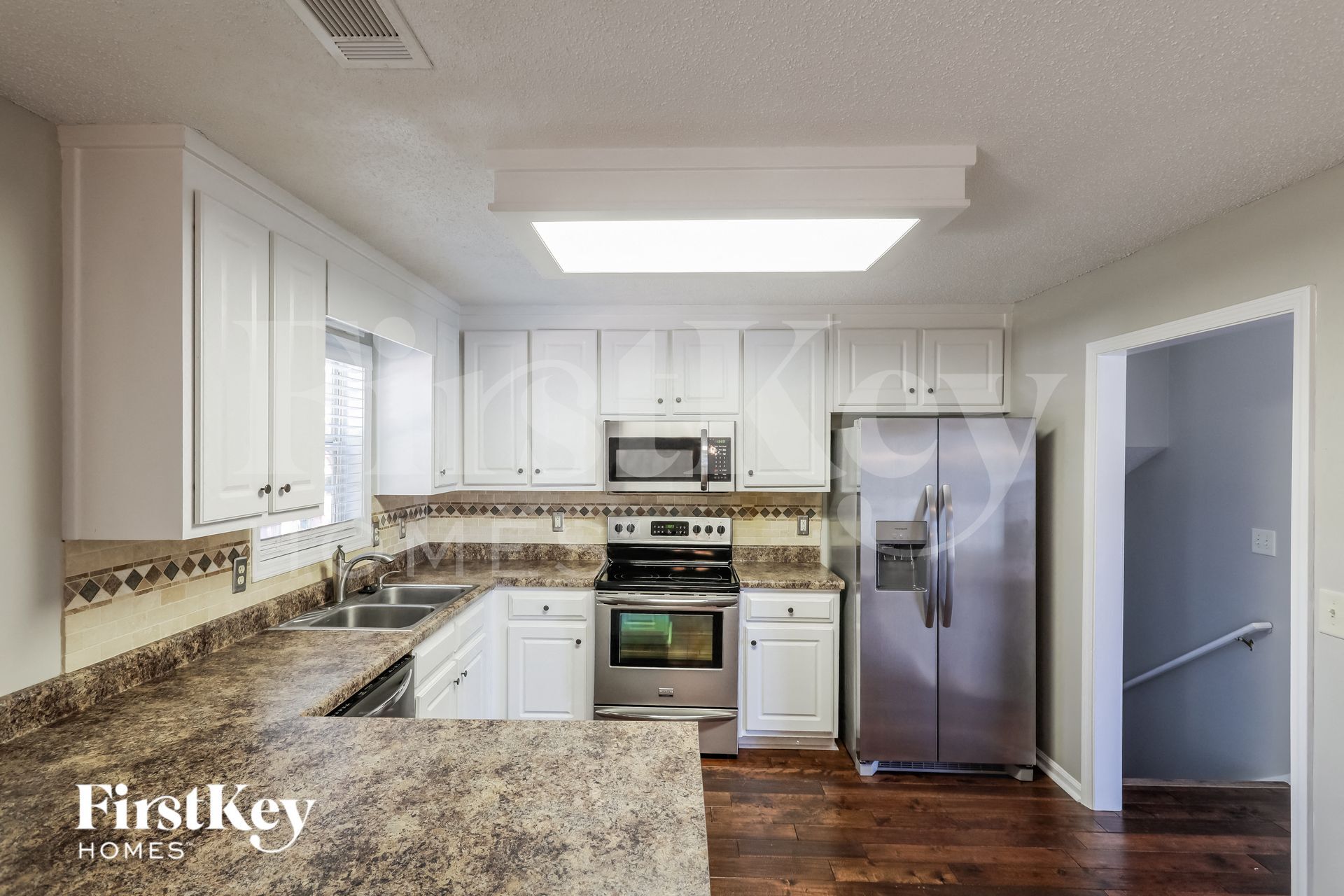 Building Photo - 453 Jasmine Dr