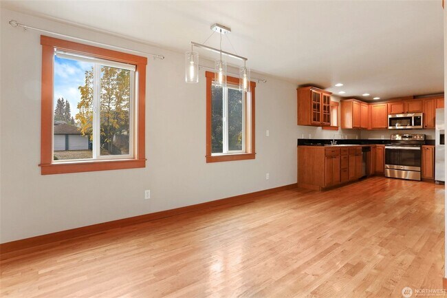 Building Photo - 900 SW Elmgrove St