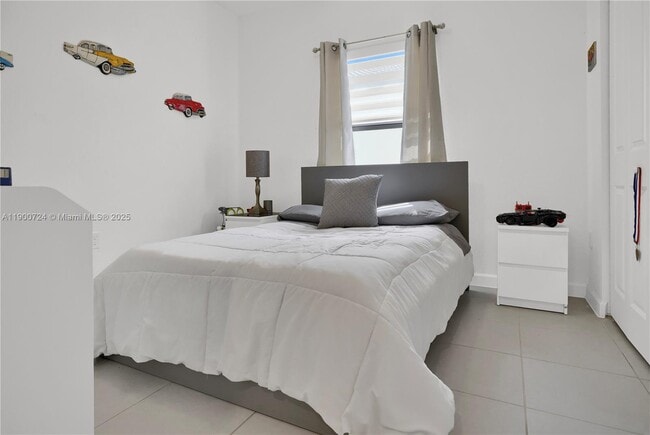 Building Photo - 151 NE 27th Terrace