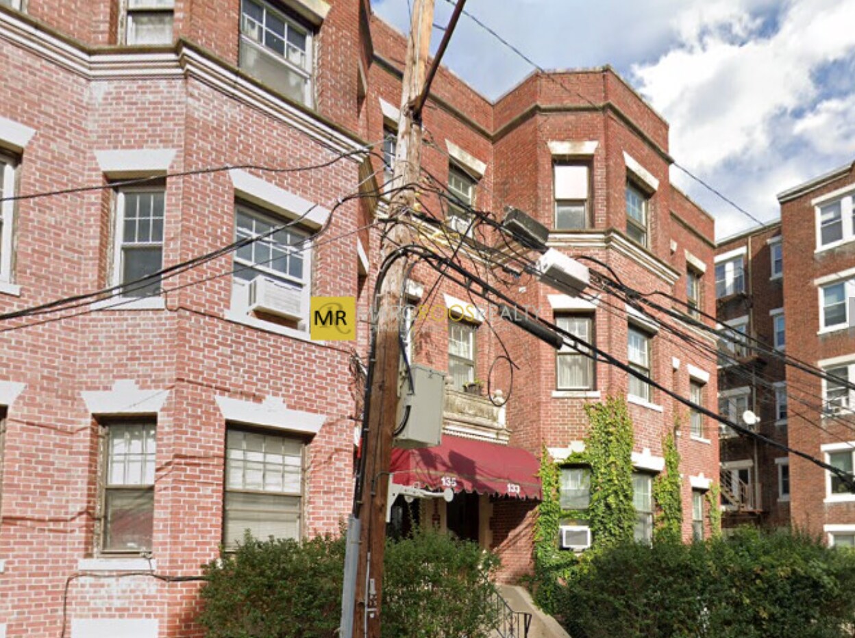 Building Photo - 133 Chiswick Rd