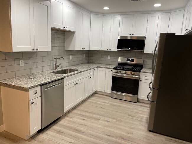 Building Photo - 12085 S Sherman Lake Dr