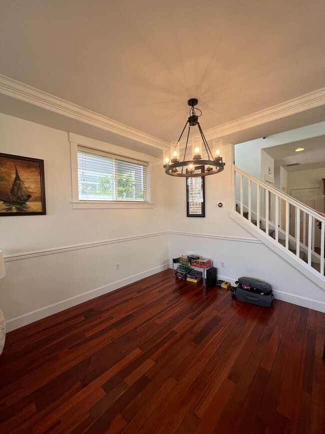 Building Photo - Stunning Trilevel home Woodinville!