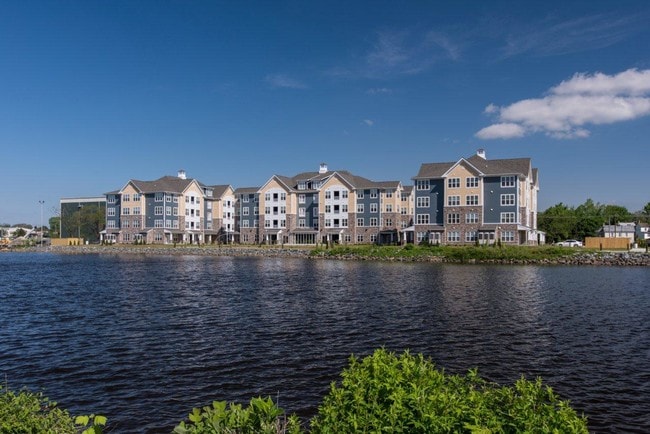 Waterfront Apartments - Rivers Edge Apartments and Studio for the ...