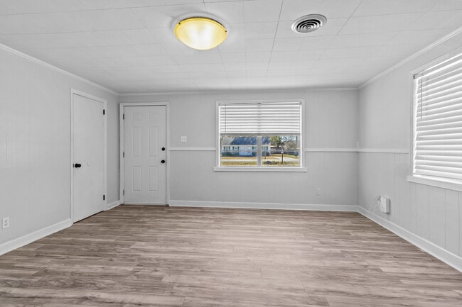 Building Photo - 404 Pine St