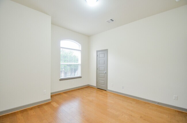 Building Photo - 5943 Kansas St