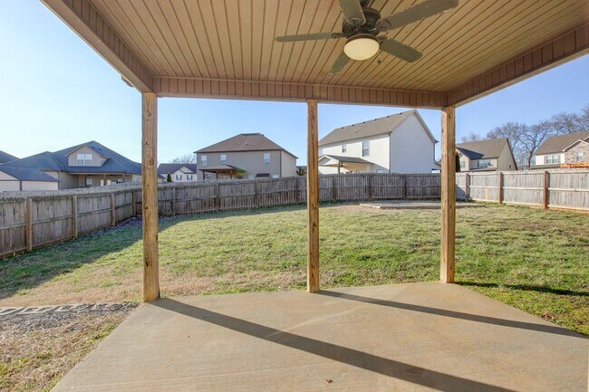 Building Photo - Stunning Five Bedroom With Hardwoods, Fireplace and Covered Patio in Sunset Meadows