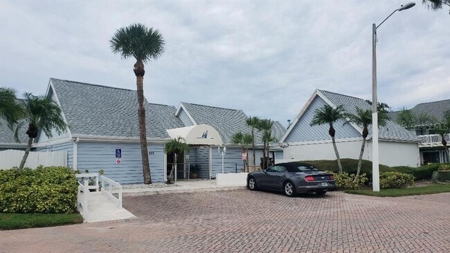 Building Photo - 455 Alt 19