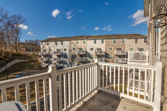 Building Photo - 3-bedroom, 2.5-bathroom condo with a great open-concept main level.