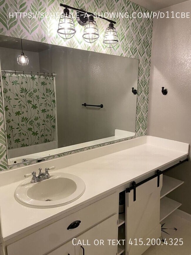 Building Photo - Charming 1bd Condo w/ Add'l Office Space!