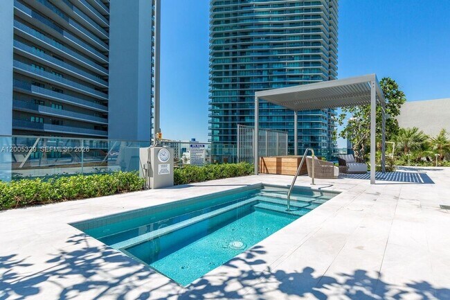 Building Photo - 3131 NE 7th Ave