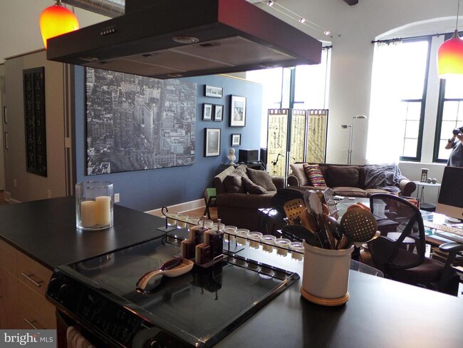 Building Photo - 200 Lincoln Ave