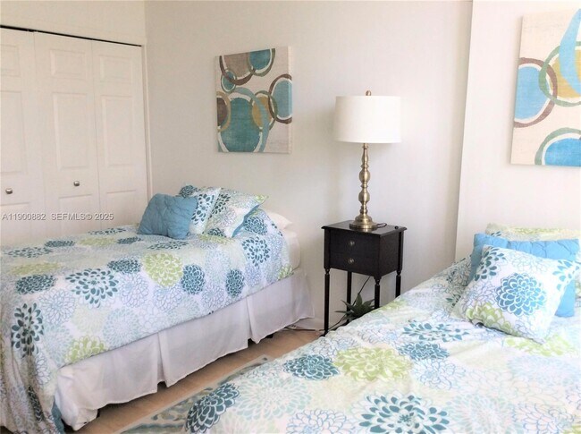 Building Photo - 16300 Golf Club Rd