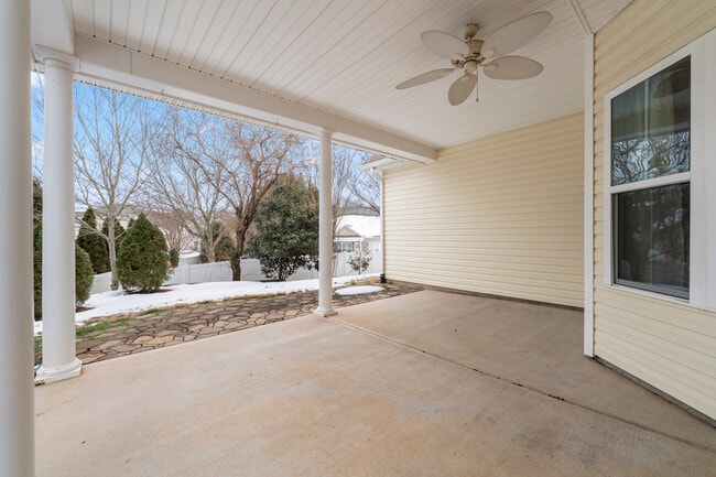 Building Photo - 586 Harrison Dr NW