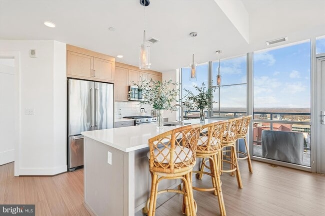 Building Photo - 930 Rose Ave