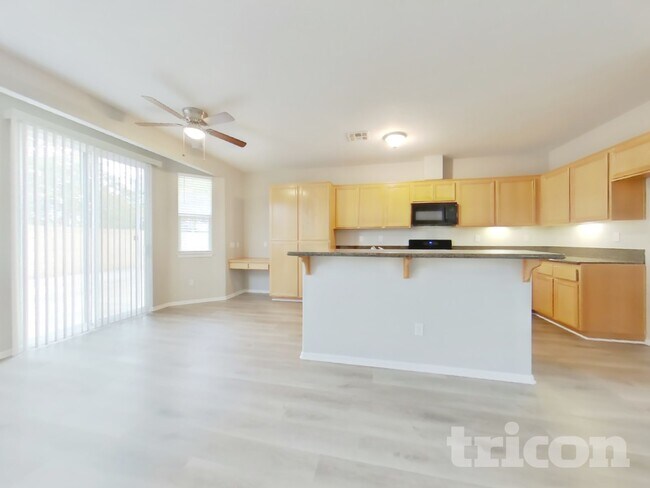 Building Photo - 733 Pino Ave