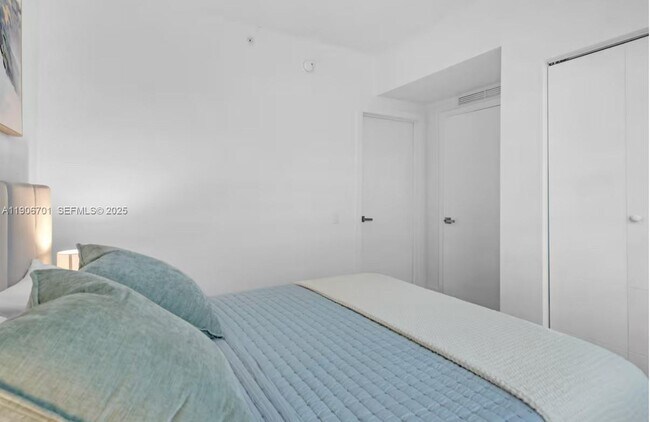 Building Photo - 1542 NW 2nd St