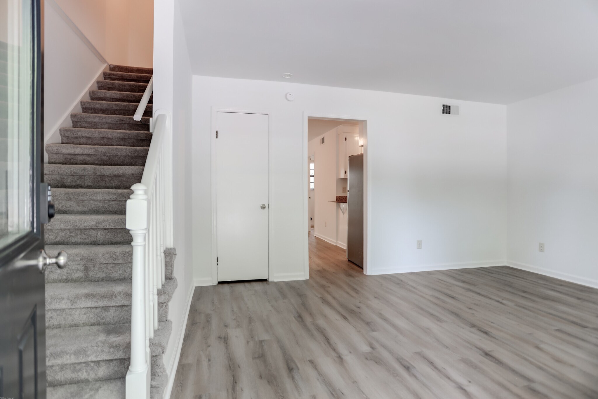 Building Photo - 1618 Poinsettia Rd