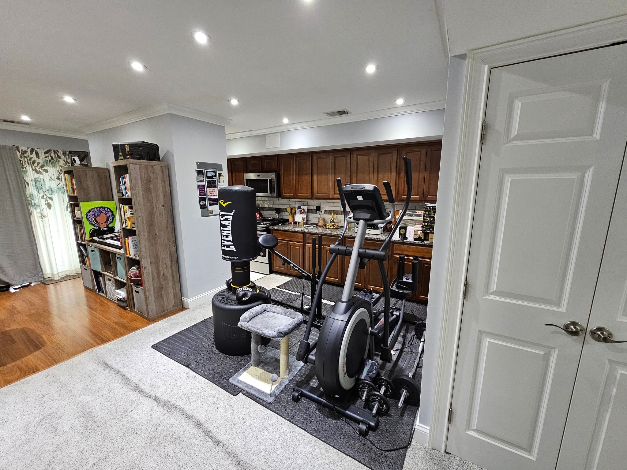 Small gym - 2306 Greenery Ln