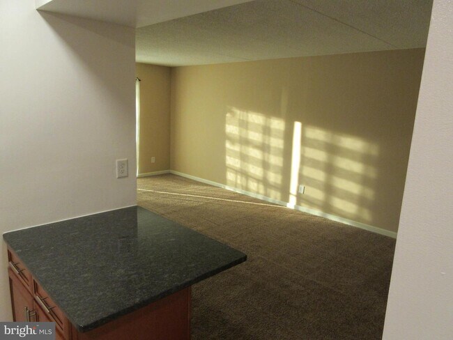 Building Photo - 820A Putnam Blvd