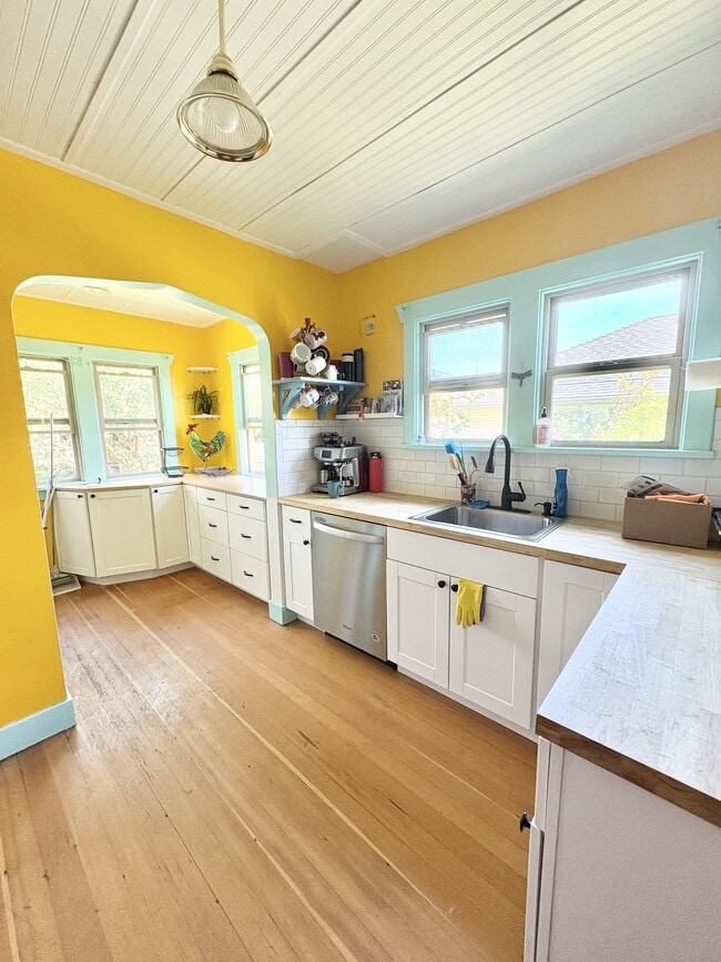Building Photo - 1218 Gregory Way