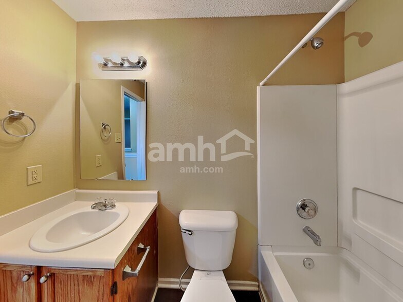 Building Photo - 8450 Ash Grove Dr