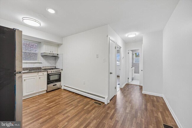 Building Photo - 362 Ripka St