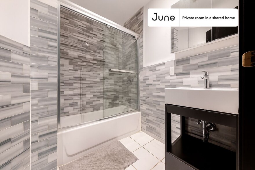 Building Photo - Room in Shared 5 bed/2 bath home