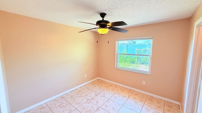 Building Photo - Cozy 2 BR / 2 BA Duplex
