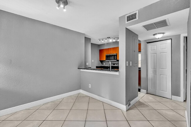 Building Photo - 2881 N Oakland Forest Dr