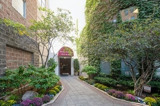 Building Photo - 40 E 9th St