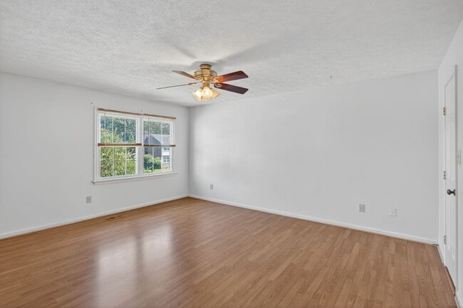 Building Photo - 40 Westview Dr