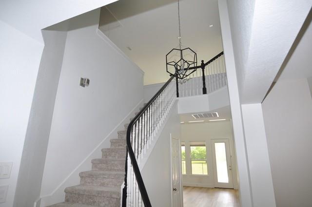 Building Photo - 3812 Lakeway Dr