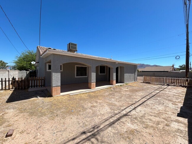 Building Photo - Single Story Home with No HOA