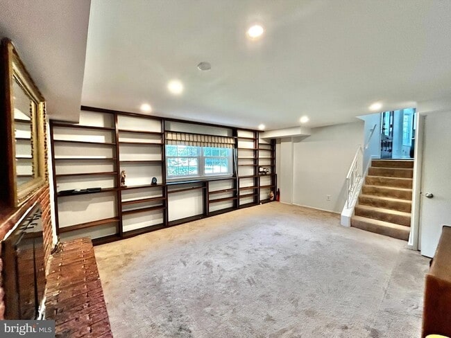 Building Photo - 10202 McGovern Dr