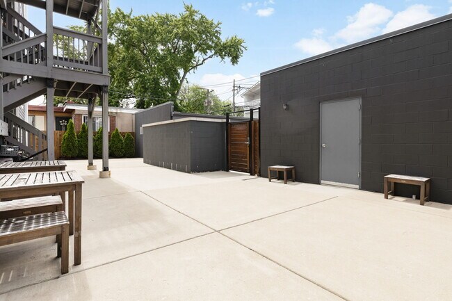 Building Photo - 7314 N Claremont Ave