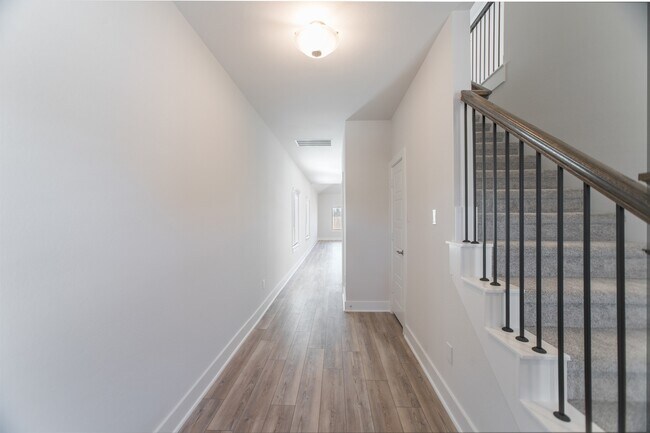 Building Photo - 10627 Whitejacket