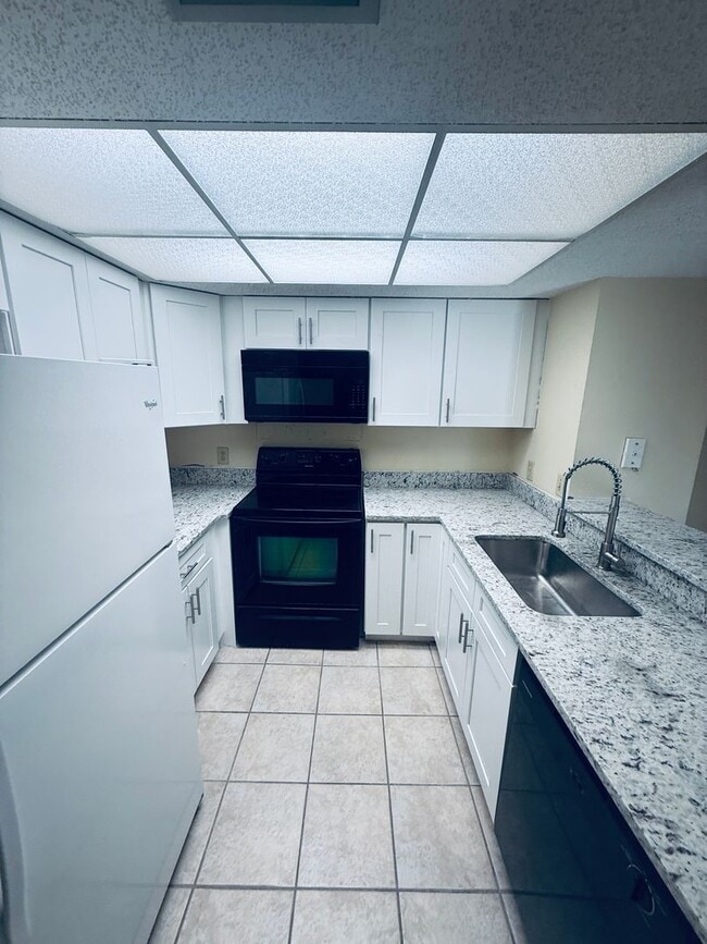Building Photo - 2BR/2BA CONDO IN PALM BAY
