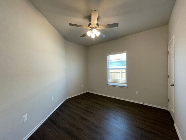 Building Photo - Townhome for rent