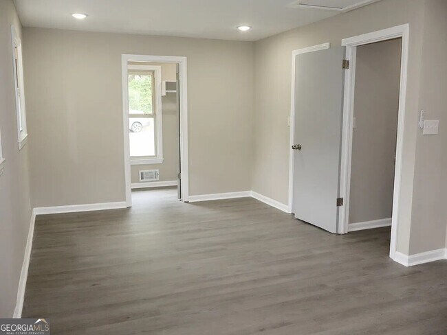 Building Photo - 1523 Delia Dr