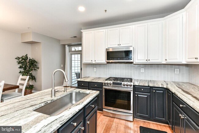 Building Photo - 5102 Donovan Dr