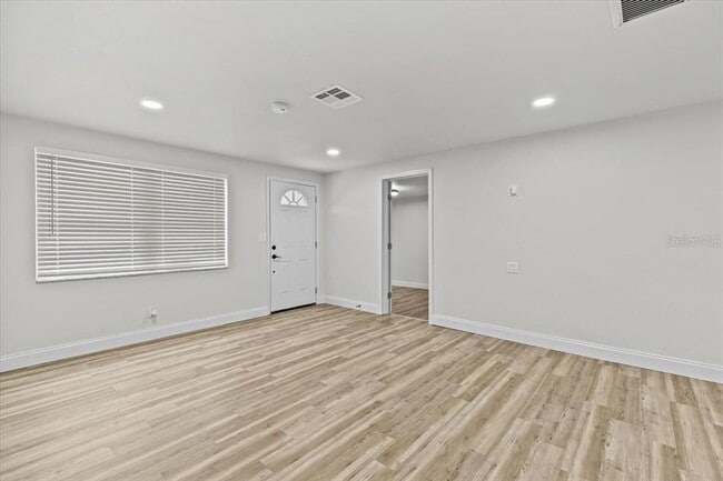 Building Photo - 7480 Hobson St NE