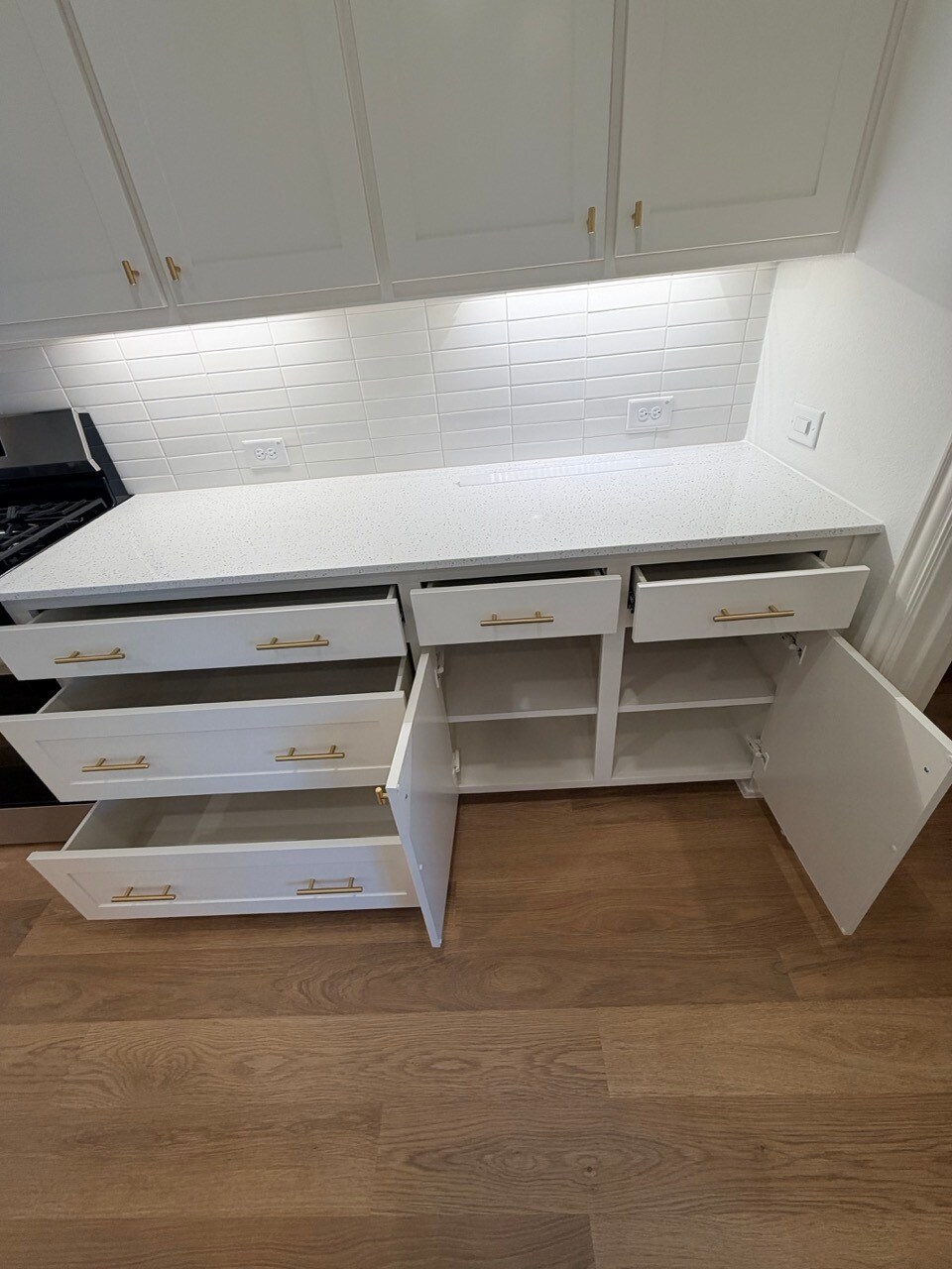 pts and pans drawer - 4809 Lunker St