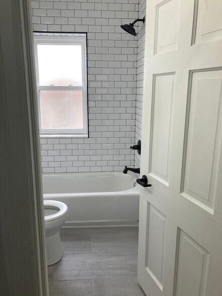 Building Photo - 2515 Frankford Ave