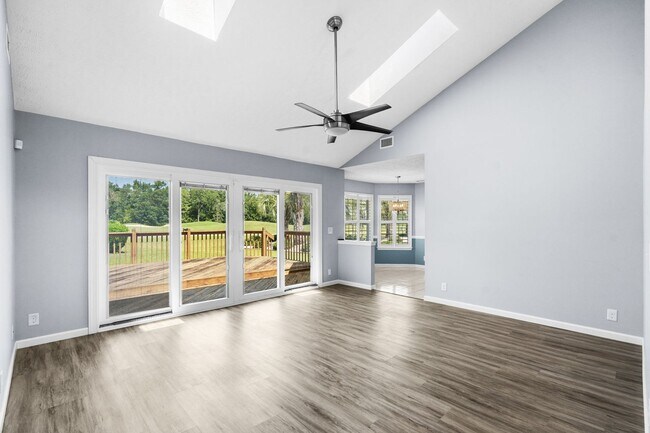 Building Photo - Golf Course Living Just Minutes from North Myrtle Beach – Long-Term Rental in Aberdeen
