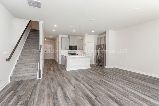 Building Photo - 4135 Smt Wds Dr